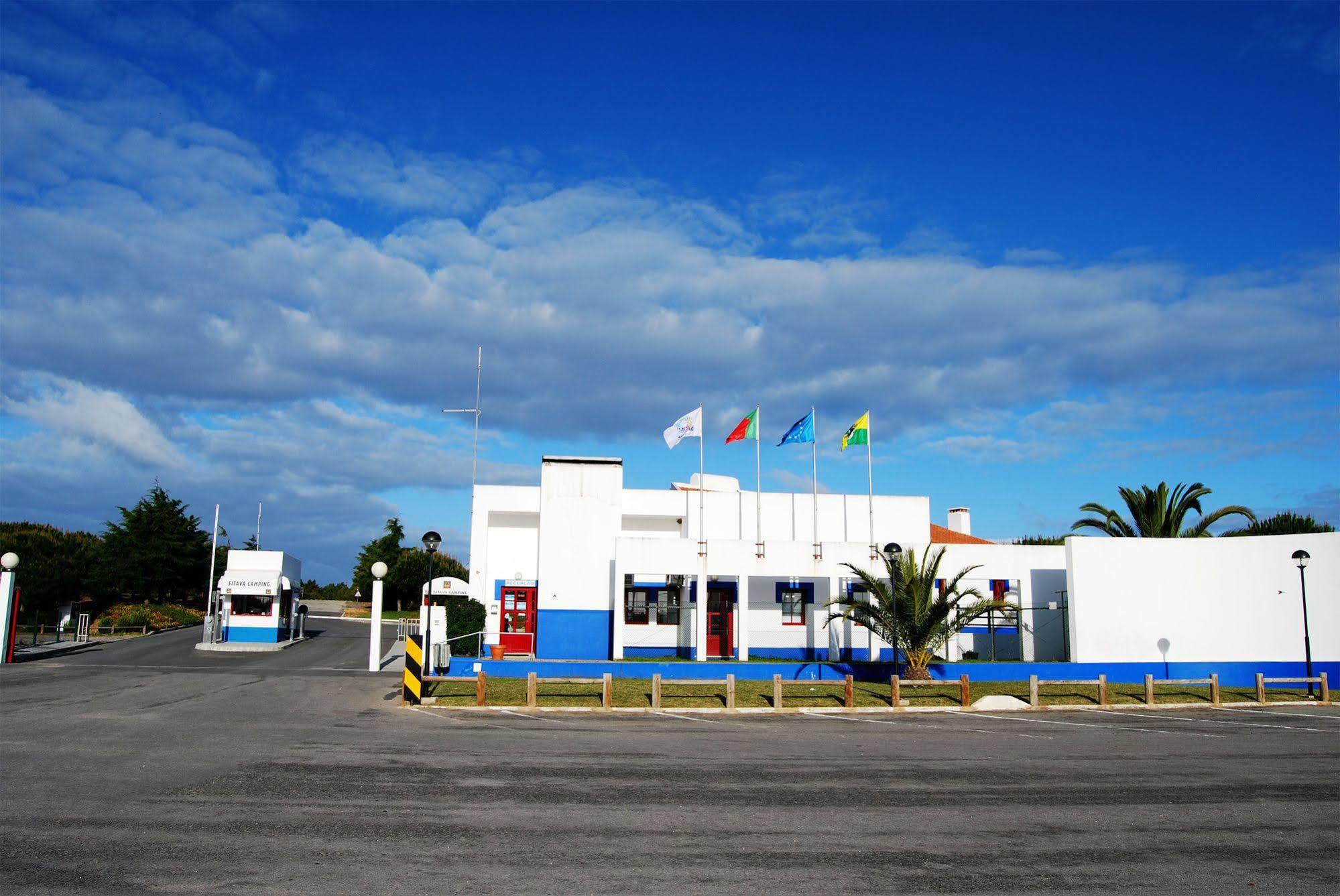 Parque De Campismo Orbitur Sitava Milfontes Hotel Malhadinhas Buitenkant foto